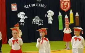 Ślubowanie i pasowanie na uczni&oacute;w klasy pierwszej PSP w Godowie 28