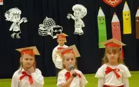 Ślubowanie i pasowanie na uczni&oacute;w klasy pierwszej PSP w Godowie 40