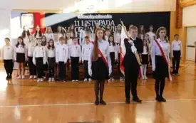 Akademia z okazji Narodowego Święta Niepodległości w Publicznej Szkole Podstawowej  im. Feliksa Szczęsnego Karnickiego w Chybicach 11