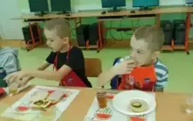 Dzień Zdrowego Śniadania w klasach I &ndash; III Publicznej Szkoły Podstawowej  w Chybicach 16