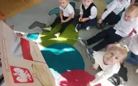 PSP Chybice- Obchody Święta Niepodległości u przedszkolak&oacute;w 4