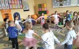 English is fun -  zajęcia z języka angielskiego w przedszkolu. 13