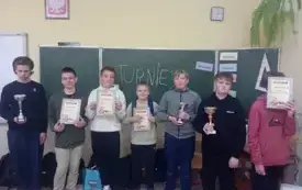 Galeria aktualności  SZKOLNY TURNIEJ SZACHOWY W SZERZAWACH 8