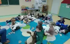 Dzień Pluszowego Misia w przedszkolu w Chybicach 12