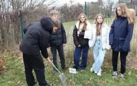 PSP Chybice- Tysiąc Dęb&oacute;w na Tysiąclecie Państwa Polskiego 3