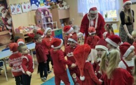 Wizyta Świętego Mikołaja u przedszkolak&oacute;w z Chybic 2
