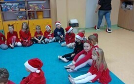 Wizyta Świętego Mikołaja u przedszkolak&oacute;w z Chybic 34