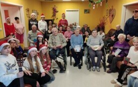 Wizyta szkolnego koła gitarowego w DPS im.Sue Ryder w Kałkowie - Godowie 5
