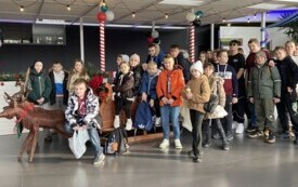 Mikołajki pełne wrażeń &ndash; wycieczka uczni&oacute;w z PSP Jadowniki do Kombinatu Formy  1