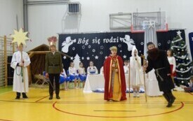 Jasełka szkolne w PSP w Godowie - piękna lekcja tradycji i wsp&oacute;lnoty 14