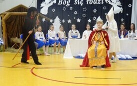 Jasełka szkolne w PSP w Godowie - piękna lekcja tradycji i wsp&oacute;lnoty 15
