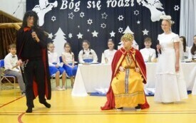 Jasełka szkolne w PSP w Godowie - piękna lekcja tradycji i wsp&oacute;lnoty 16