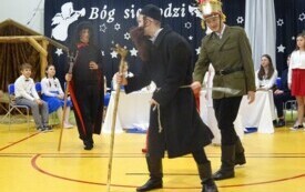 Jasełka szkolne w PSP w Godowie - piękna lekcja tradycji i wsp&oacute;lnoty 17