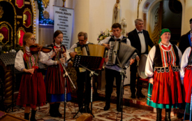 Galeria aktualności IX Og&oacute;lnopolski Festiwal Kolęd i Pastorałek &bdquo;Nocy Niepojęta&rdquo; w Kałkowie-Godowie &ndash; święto muzyki, tradycji i wsp&oacute;lnego kolędowania 52