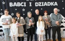 Dzień Babci i Dziadka w Publicznej Szkole Podstawowej w Chybicach 5
