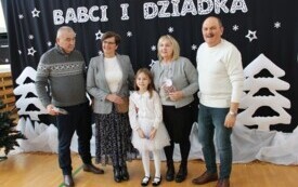 Dzień Babci i Dziadka w Publicznej Szkole Podstawowej w Chybicach 12