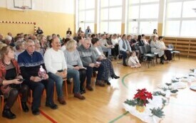 Dzień Babci i Dziadka w Publicznej Szkole Podstawowej w Chybicach 16