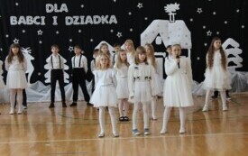 Dzień Babci i Dziadka w Publicznej Szkole Podstawowej w Chybicach 35