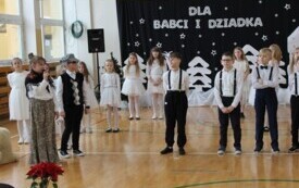 Dzień Babci i Dziadka w Publicznej Szkole Podstawowej w Chybicach 39