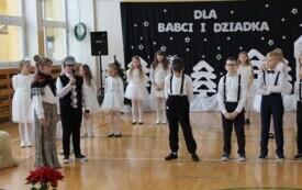 Dzień Babci i Dziadka w Publicznej Szkole Podstawowej w Chybicach 40