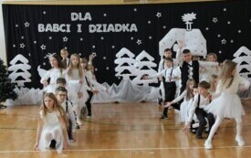 Dzień Babci i Dziadka w Publicznej Szkole Podstawowej w Chybicach 43