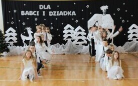 Dzień Babci i Dziadka w Publicznej Szkole Podstawowej w Chybicach 44