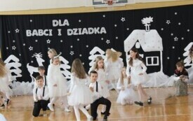 Dzień Babci i Dziadka w Publicznej Szkole Podstawowej w Chybicach 49