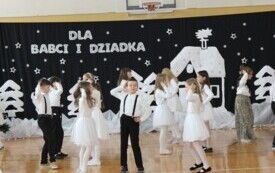 Dzień Babci i Dziadka w Publicznej Szkole Podstawowej w Chybicach 50