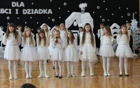 Dzień Babci i Dziadka w Publicznej Szkole Podstawowej w Chybicach 59