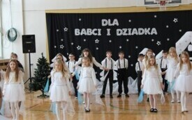Dzień Babci i Dziadka w Publicznej Szkole Podstawowej w Chybicach 68