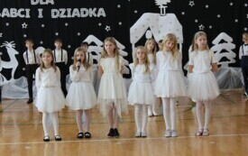 Dzień Babci i Dziadka w Publicznej Szkole Podstawowej w Chybicach 69