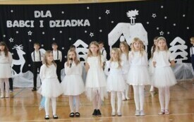Dzień Babci i Dziadka w Publicznej Szkole Podstawowej w Chybicach 70