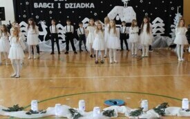 Dzień Babci i Dziadka w Publicznej Szkole Podstawowej w Chybicach 76
