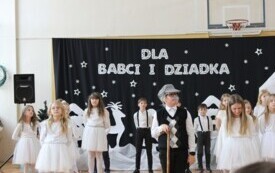 Dzień Babci i Dziadka w Publicznej Szkole Podstawowej w Chybicach 79