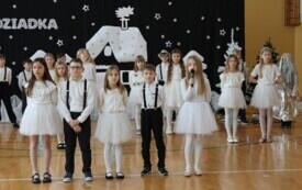 Dzień Babci i Dziadka w Publicznej Szkole Podstawowej w Chybicach 80