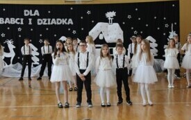 Dzień Babci i Dziadka w Publicznej Szkole Podstawowej w Chybicach 82