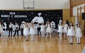 Dzień Babci i Dziadka w Publicznej Szkole Podstawowej w Chybicach 83