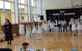 Dzień Babci i Dziadka w Publicznej Szkole Podstawowej w Chybicach 85