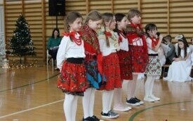 Dzień Babci i Dziadka w Publicznej Szkole Podstawowej w Chybicach 89