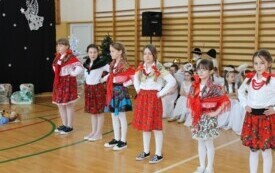 Dzień Babci i Dziadka w Publicznej Szkole Podstawowej w Chybicach 138