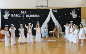 Dzień Babci i Dziadka w Publicznej Szkole Podstawowej w Chybicach 169