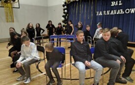 Karnawał w Publicznej Szkole Podstawowej w Łomnie 16