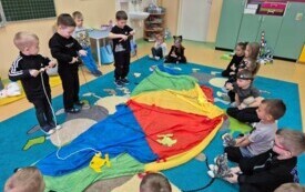 Chybickie przedszkolaki świętują Dzień Kota 17