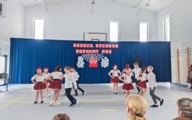 Dzień babci i dziadka w naszej szkole &ndash; święto pełne ciepła i wzruszeń 15