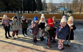 Wyjazd przedszkolak&oacute;w oraz uczni&oacute;w klas I-III na spektakl  4