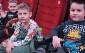 Wyjazd przedszkolak&oacute;w oraz uczni&oacute;w klas I-III na spektakl  8