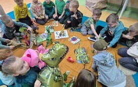 Dzień Dinozaura w przedszkolu w Chybicach 39
