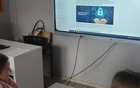 BEZPIECZNI W SIECI &ndash; SPOTKANIE Z POLICJANTKĄ  13