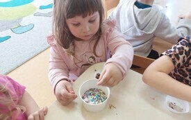 Warsztaty cukiernicze w przedszkolu w Chybicach 4