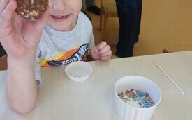 Warsztaty cukiernicze w przedszkolu w Chybicach 5